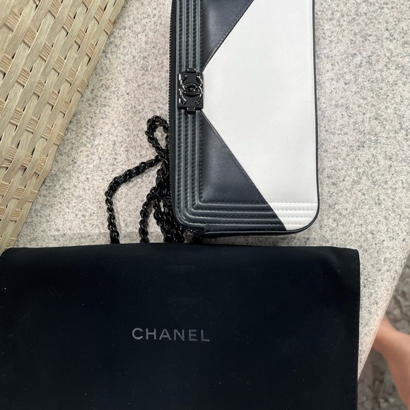 Chanel black/white leather wallet/bag with long chain original packaging - Picture 6 of 13
